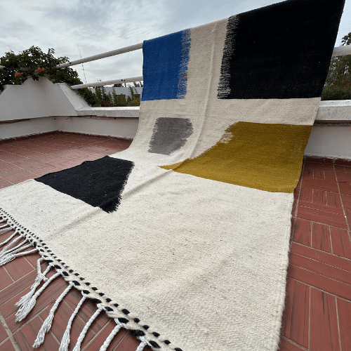 Tapis berbère Zanafi Blanc, Bleu, Noir, Kaki - SAFIA RUGS