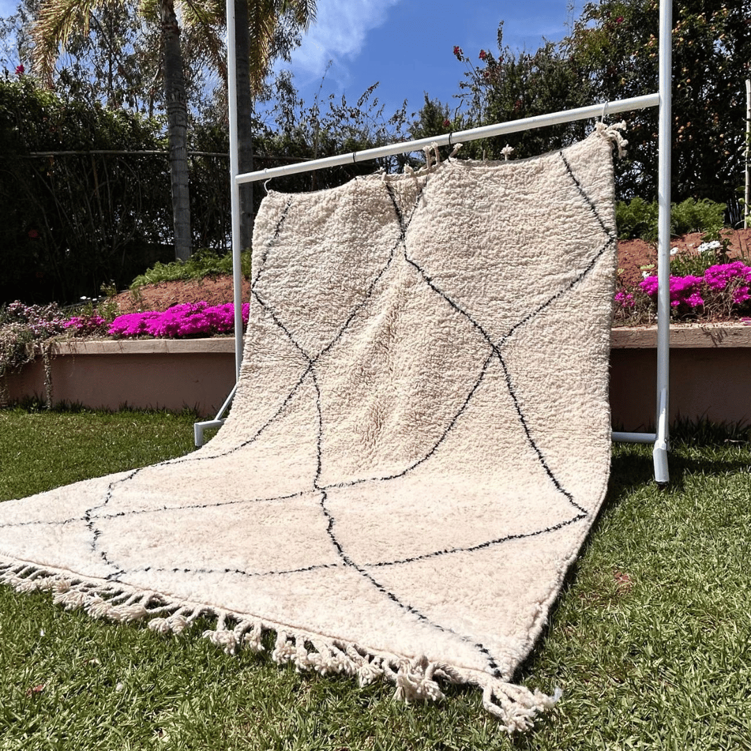 Tapis Berbère Beniourain aux losanges noires - SAFIA RUGS