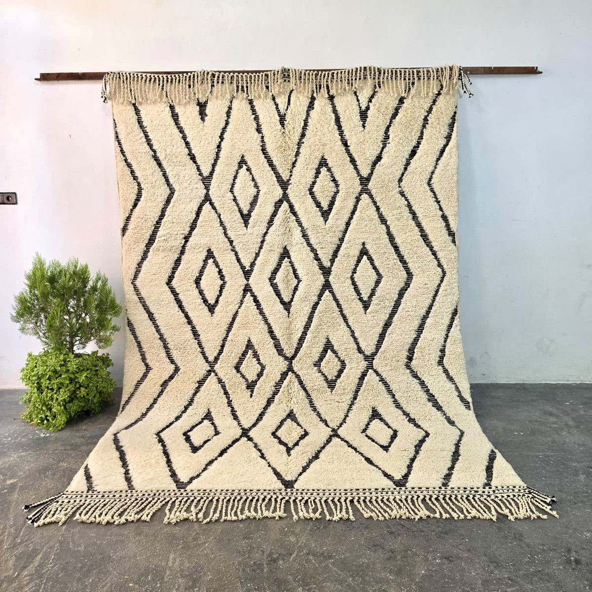 Tapis Berbère Beniourain Blanc Rayé en Bleu Roi - SAFIA RUGS