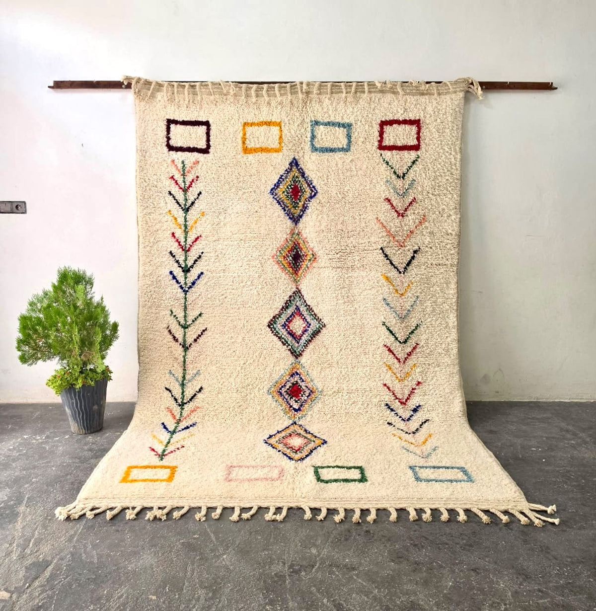 Tapis Berbère Beniourain Blanc Aux Motifs Berbères - SAFIA RUGS