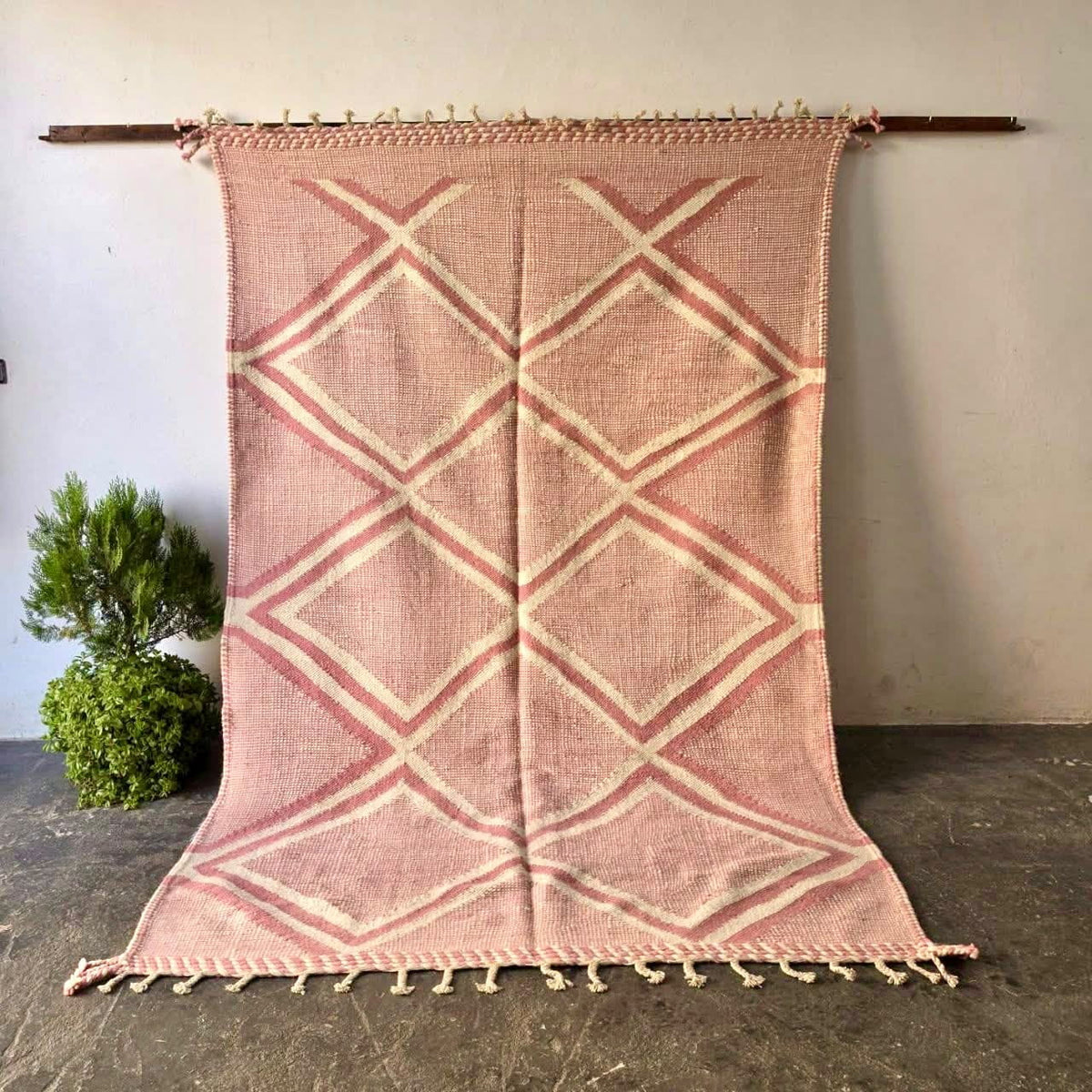 Tapis Berbère Zanafi Rose et Blanc - SAFIA RUGS