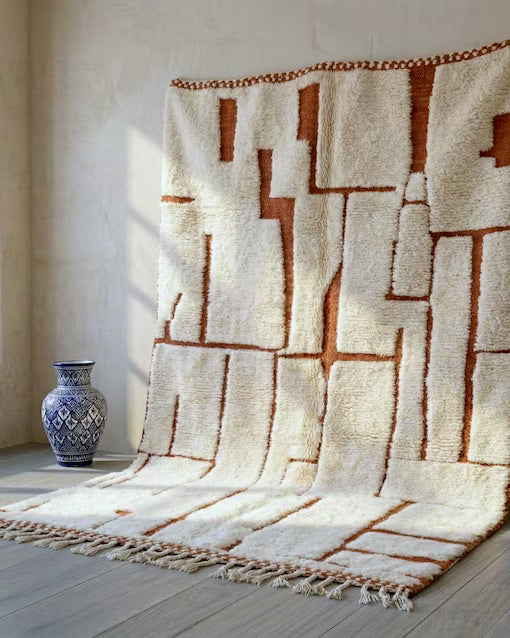 Tapis Berbère Beniourain Blanc à base Terracotta - SAFIA RUGS