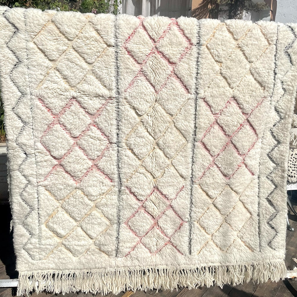 Tapis Salon Berbère Moderne aux lignes rose jaune et noires - SAFIA RUGS