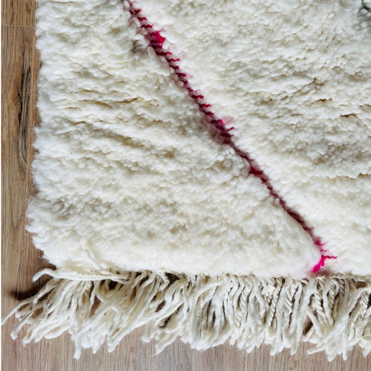 Tapis Berbère Blanc aux lignes Roses et Bleus - SAFIA RUGS