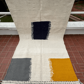 Tapis berbère Zanafi Blanc, Noir, Gris et Jaune - SAFIA RUGS