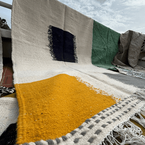 Tapis berbère Zanafi Blanc, Noir, Gris et Jaune - SAFIA RUGS