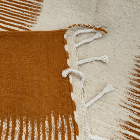 Tapis berbère Zanafi Orange et Blanc - SAFIA RUGS