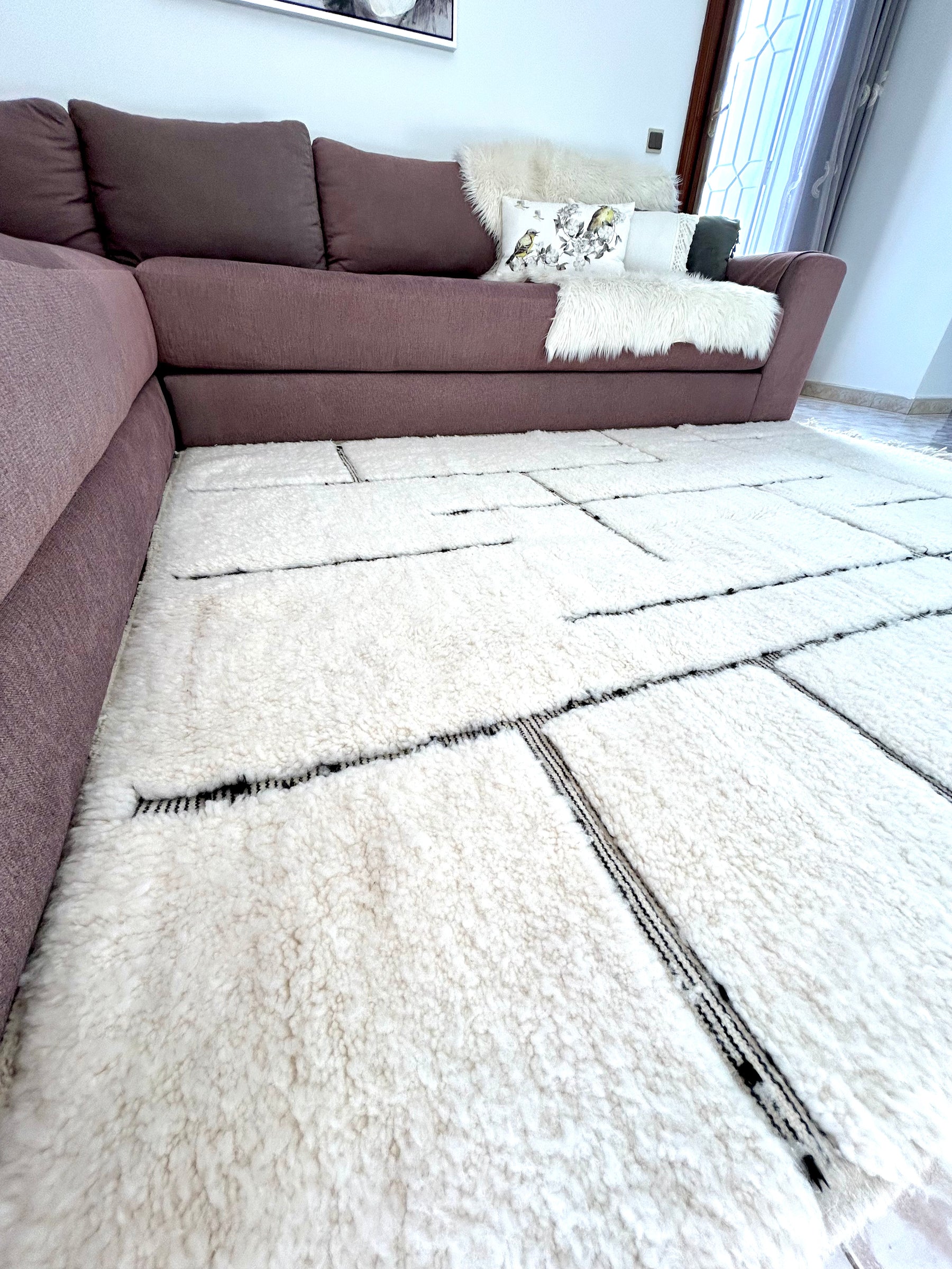 Tapis Beni Ouarain Blanc et lignes noires design - SAFIA RUGS