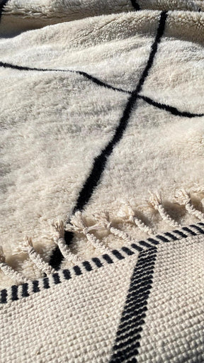 Tapis Mrirt Blanc Rayé En Noir Laine berbère tissée à la main - SAFIA RUGS
