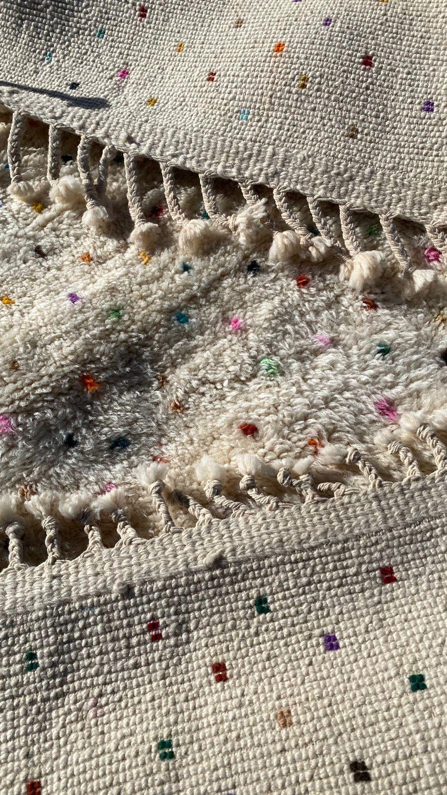 Tapis Mrirt Blanc Points Arc En Ciel Laine berbère tissée à la main - SAFIA RUGS