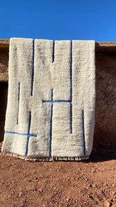 Tapis Mrirt Blanc Design Bleu Laine berbère tissée à la main - SAFIA RUGS
