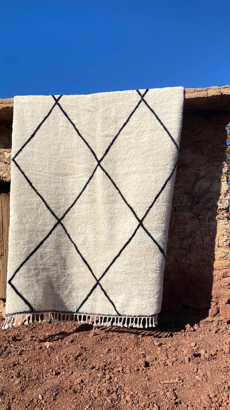 Tapis berbère de luxe Mrirt Salon à losanges Noirs