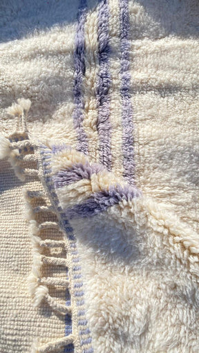 Tapis Mrirt Luxueux Blanc à Motifs Bleu Violacé
