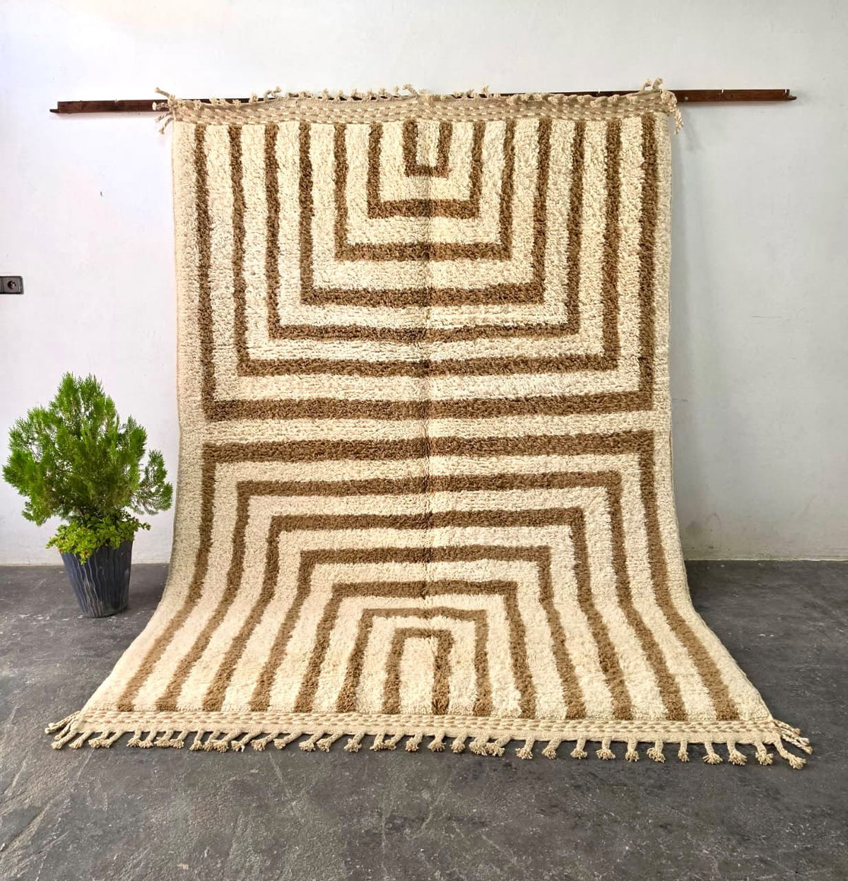 Tapis Berbère Beniourain Blanc aux Traits Beige Foncé - SAFIA RUGS