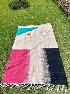 Tapis berbère Zanafi Blanc, Bleu, Rose, Noir, Orange