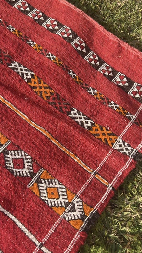 Petit Hanbel Rouge Triangles - SAFIA RUGS