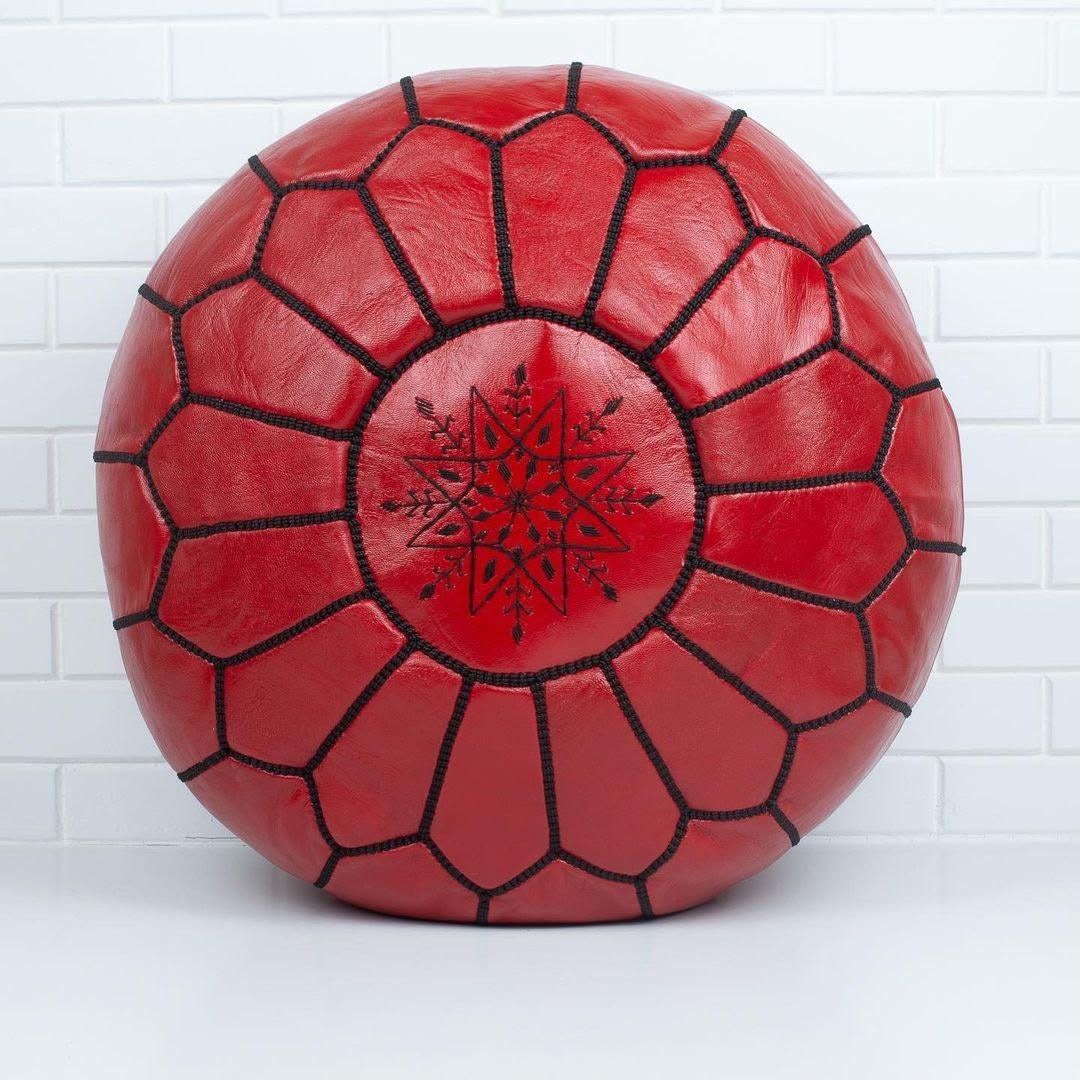 Pouf Brodé en Cuir – Rouge, fil noir - SAFIA RUGS