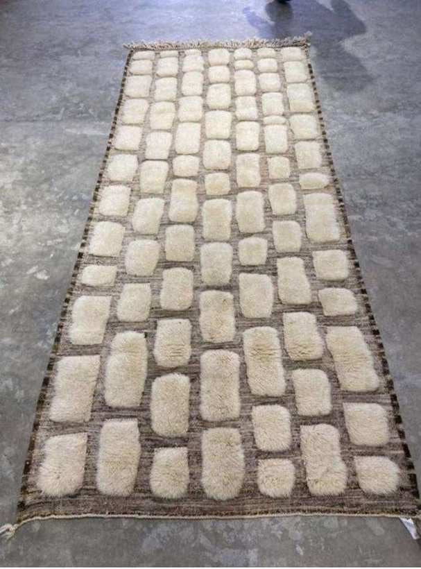Tapis de couloir berbère Mrirt à pavés blancs | Safia Rugs