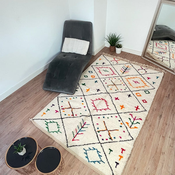 Tapis Béni Ouarain blanc avec losange noir 2,4*1,7m - Maison Caosca Tapis Béni Ouarain blanc avec losange noir 2,4*1,7m - Maison Caosca